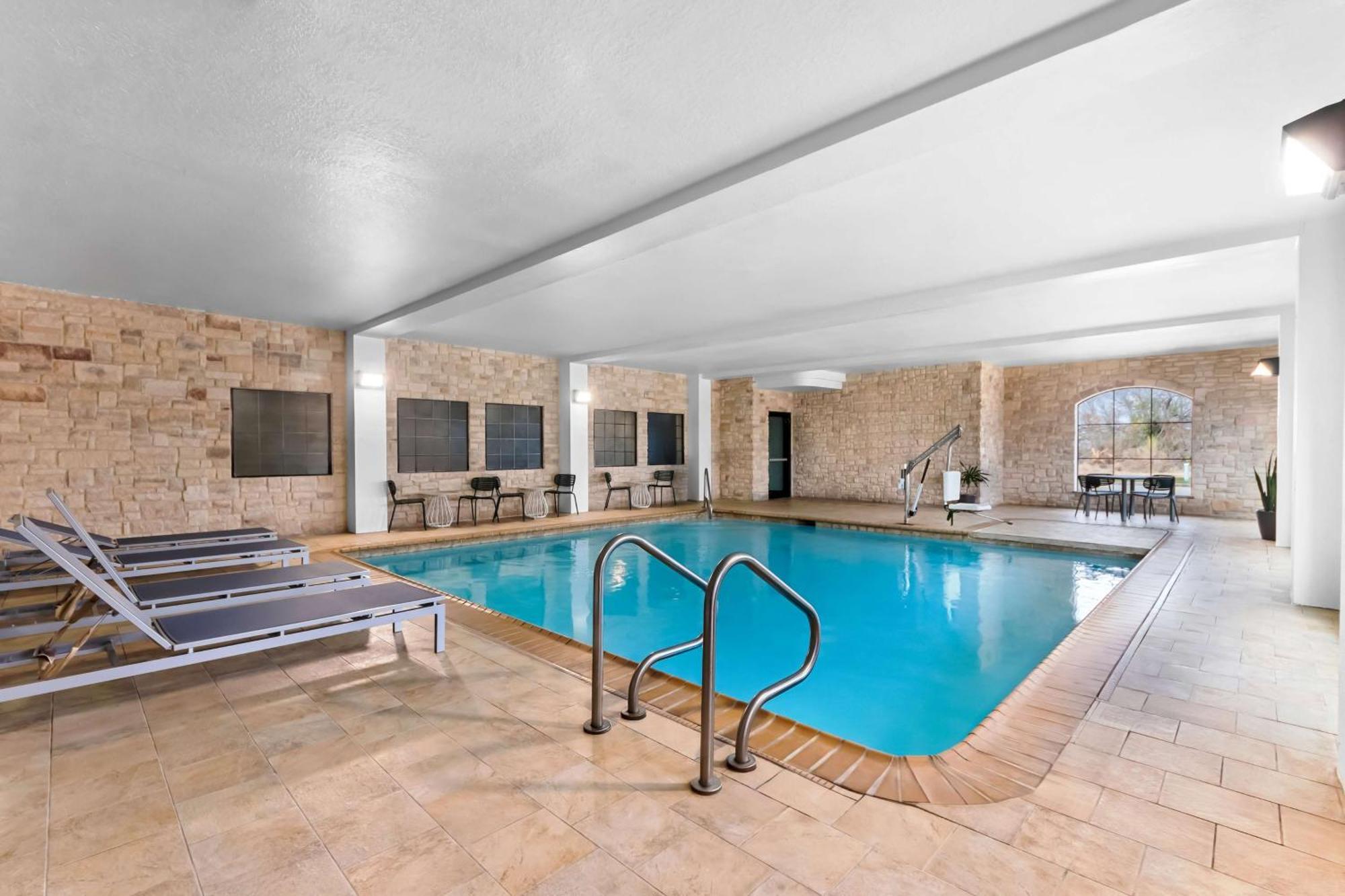 Spark By Hilton San Antonio Near Seaworld Exterior photo