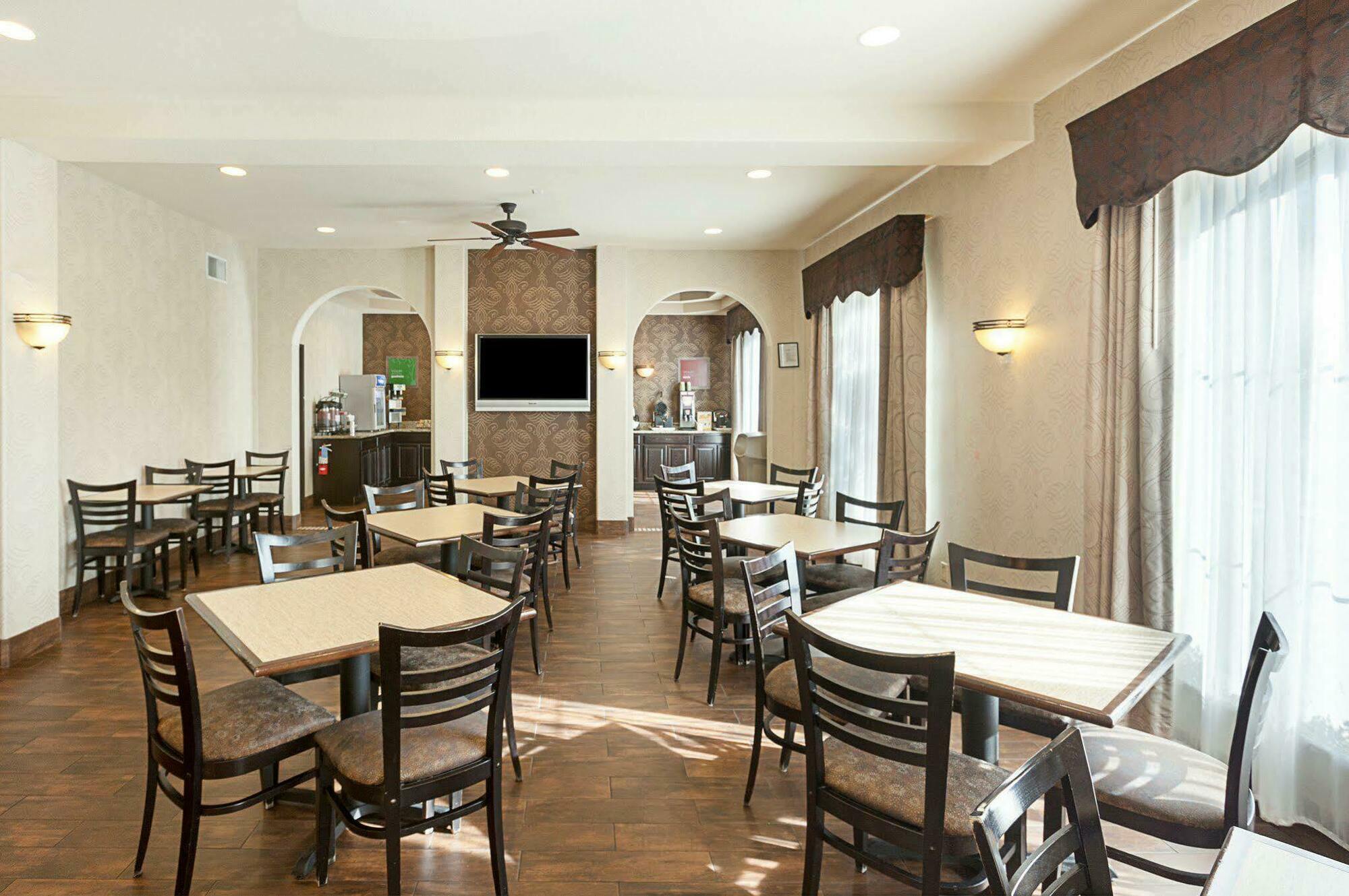 Spark By Hilton San Antonio Near Seaworld Exterior photo