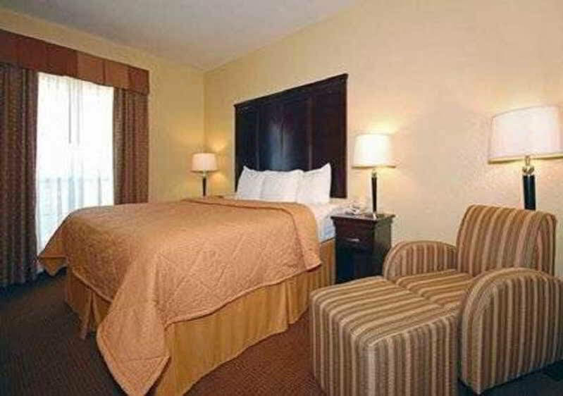 Spark By Hilton San Antonio Near Seaworld Exterior photo